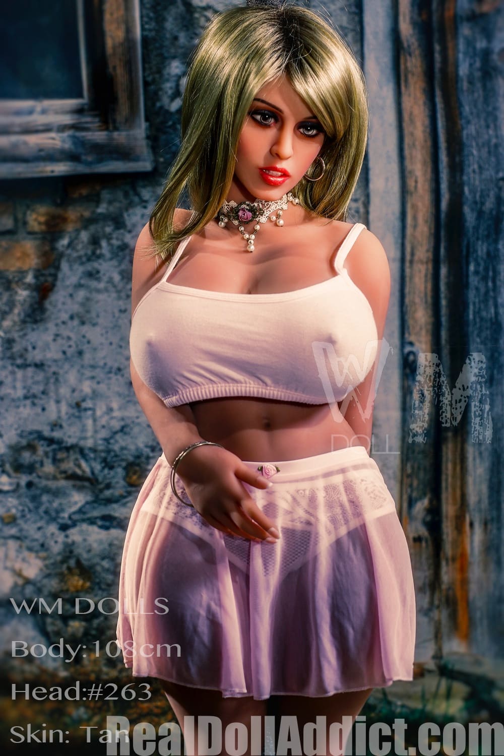 Секс-кукла Brandy фото 7 - SexDolls.com.ua Секс кукла Brandy в белом костюме вид спереди