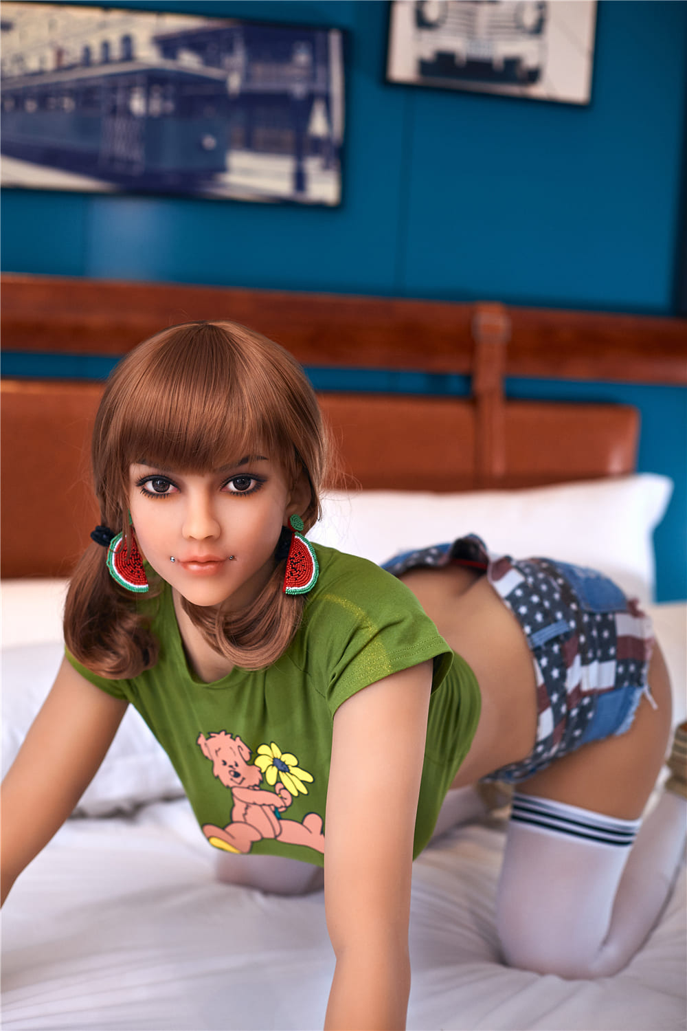 секс-кукла Deborah - фото 20 - SexDolls.com.ua Секс кукла Deborah стоит раком на кровати