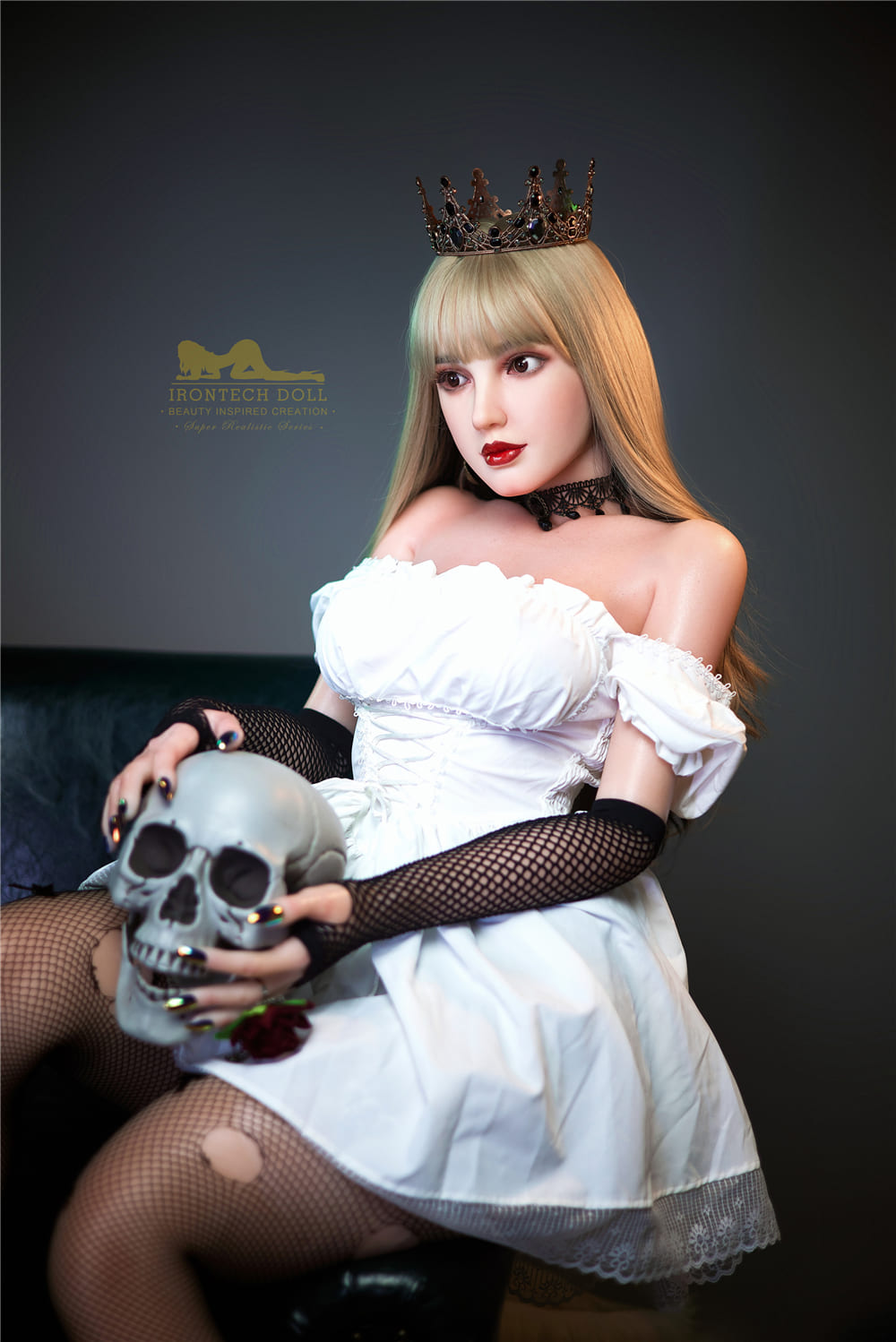 Секс-кукла Cherry фото 6 - SexDolls.com.ua Секс кукла Cherry с короной на голове