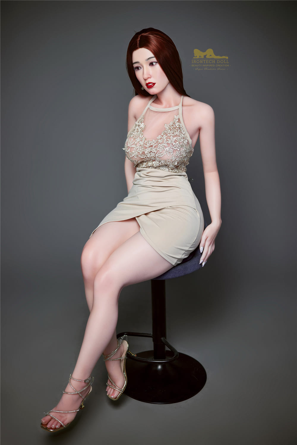 Секс-кукла Willow фото 36 - SexDolls.com.ua Реалистичная секс кукла Willow в бежевом платье