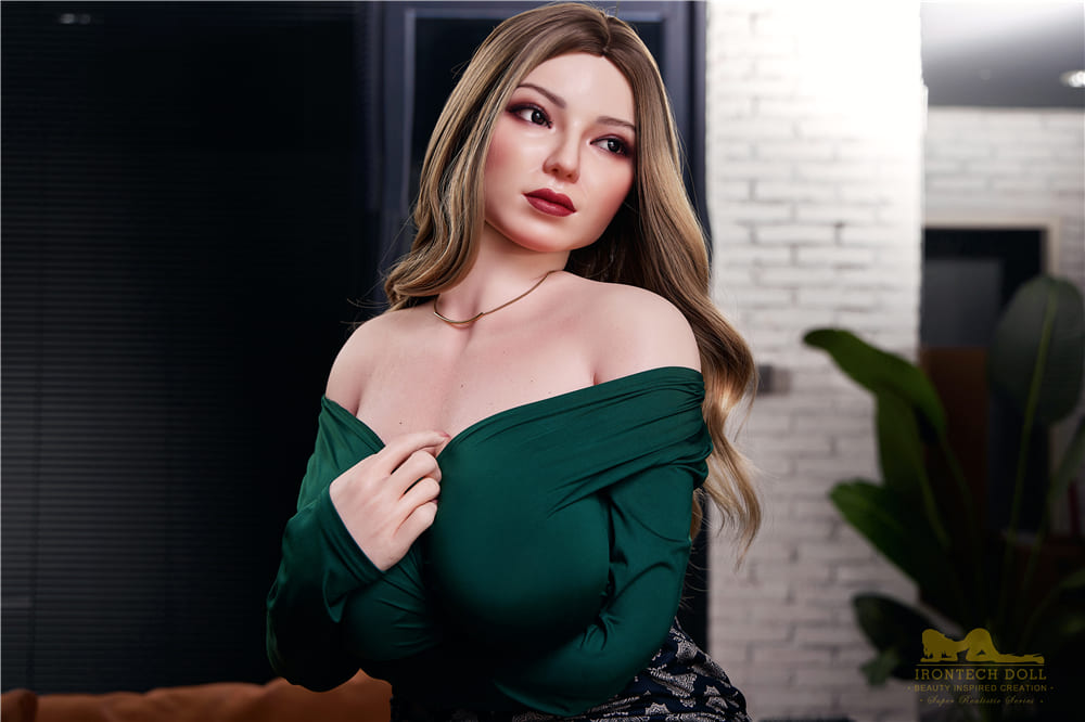 Секс-кукла Kadi фото 5 - SexDolls.com.ua Секс кукла Kadi в зеленой кофте