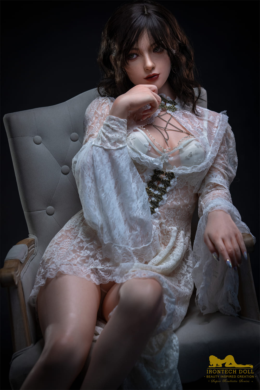 Секс-кукла Brill фото 1 - SexDolls.com.ua Секс кукла Brill позирует в платье