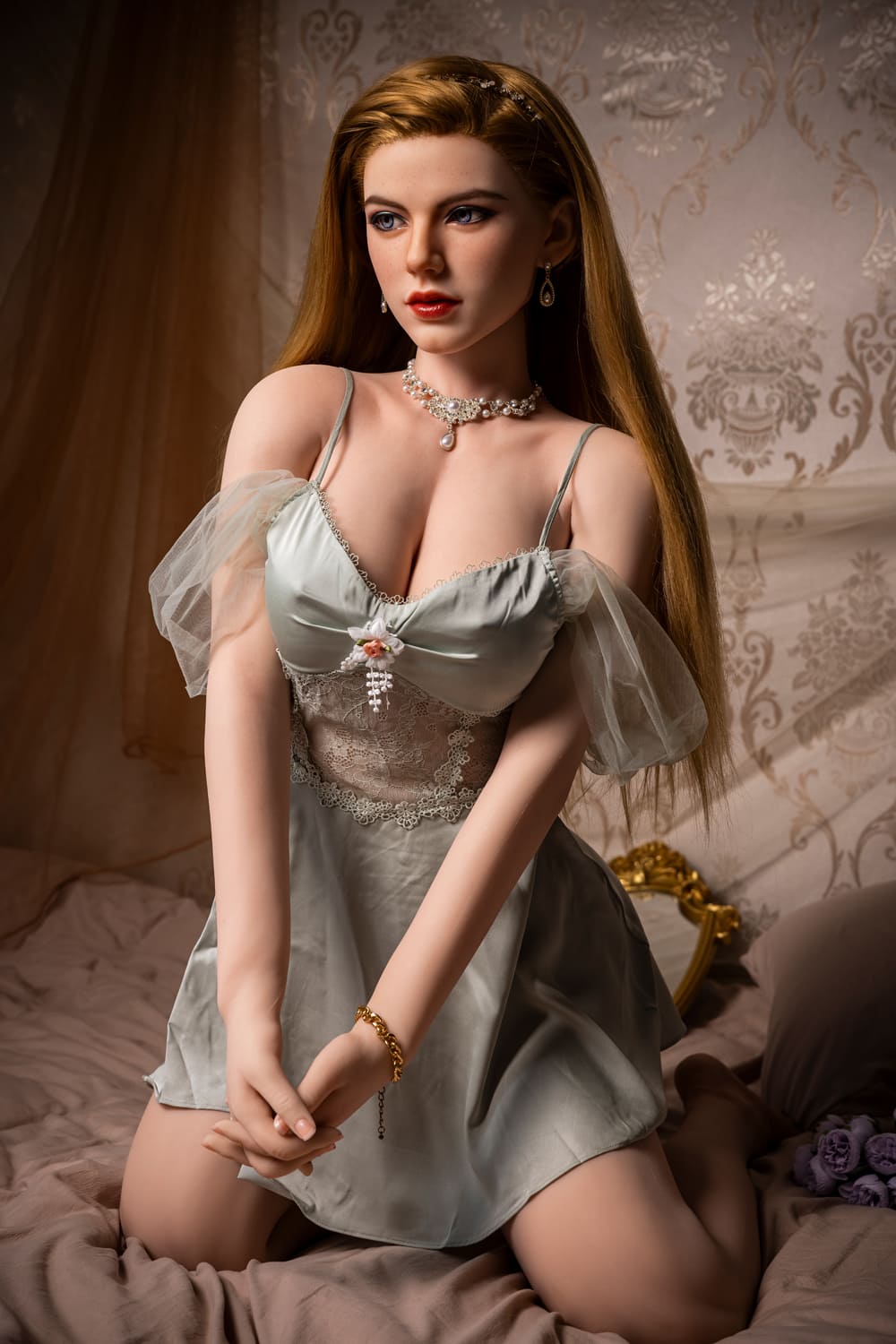 Секс-кукла Abby фото 13 - SexDolls.com.ua Секс кукла Abby смотрит в сторону
