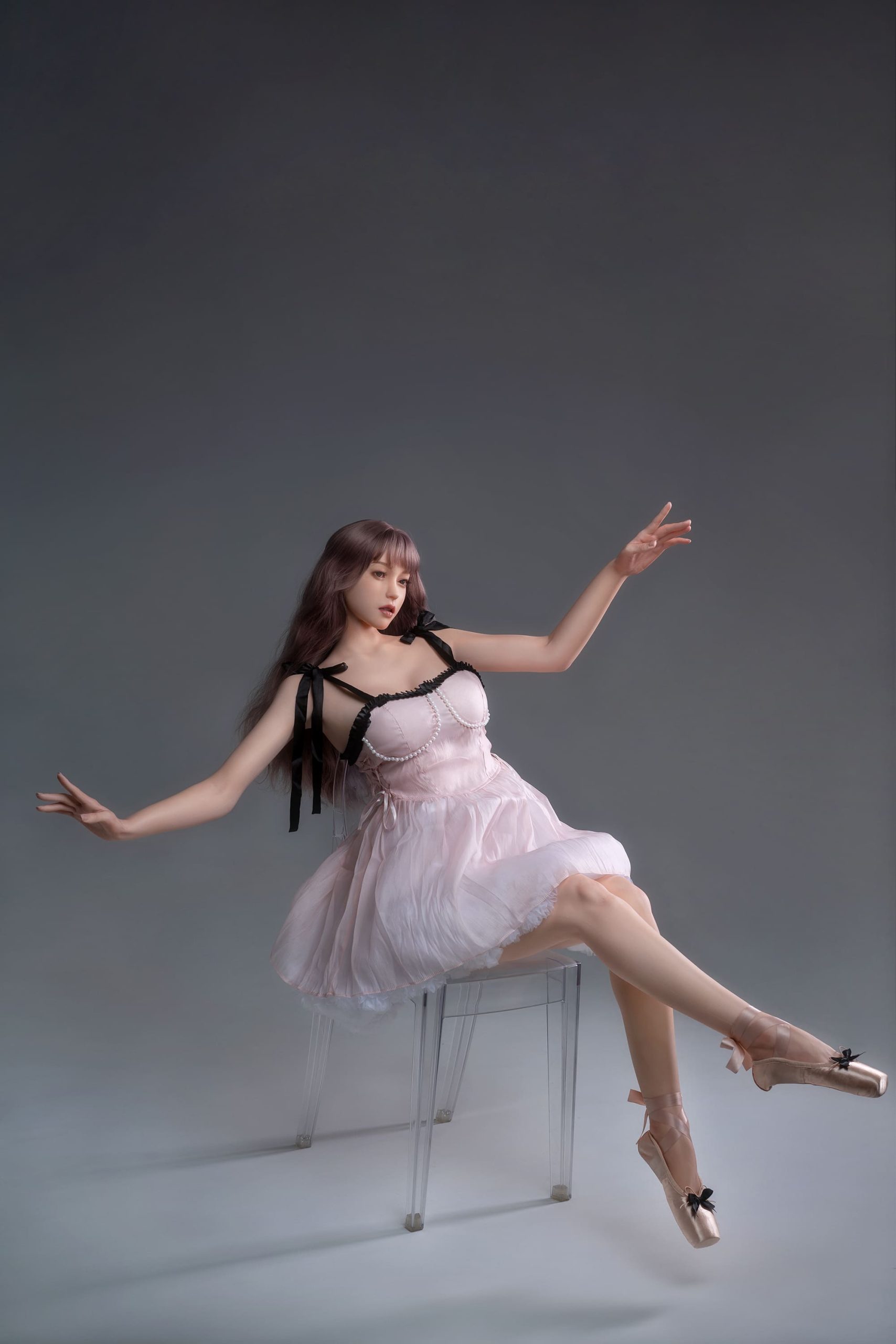 Секс-кукла Faustina фото 11 - SexDolls.com.ua Секс кукла Faustina сидит на стуле