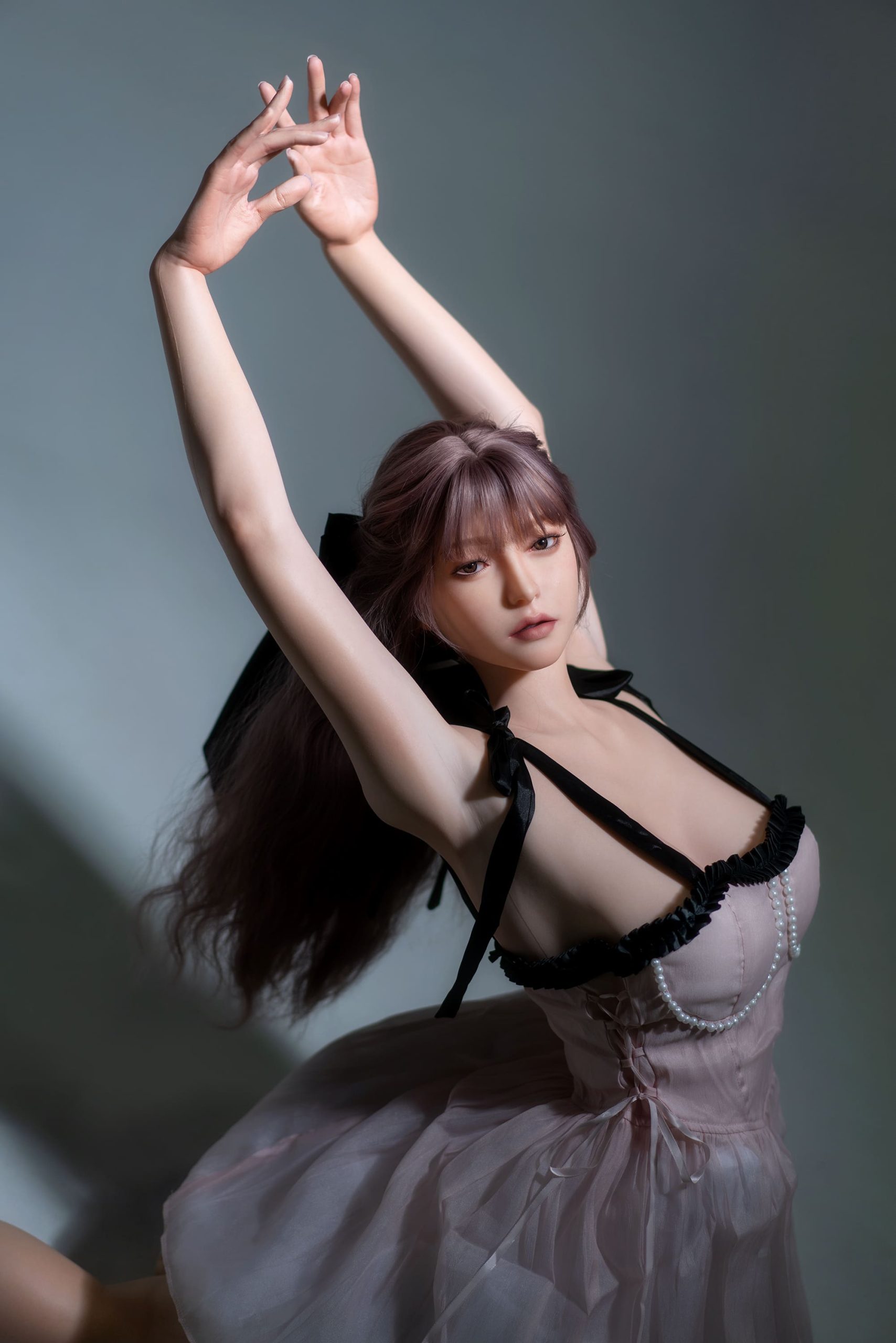 Секс-кукла Faustina фото 15 - SexDolls.com.ua Секс кукла Faustina подняла руки вверх