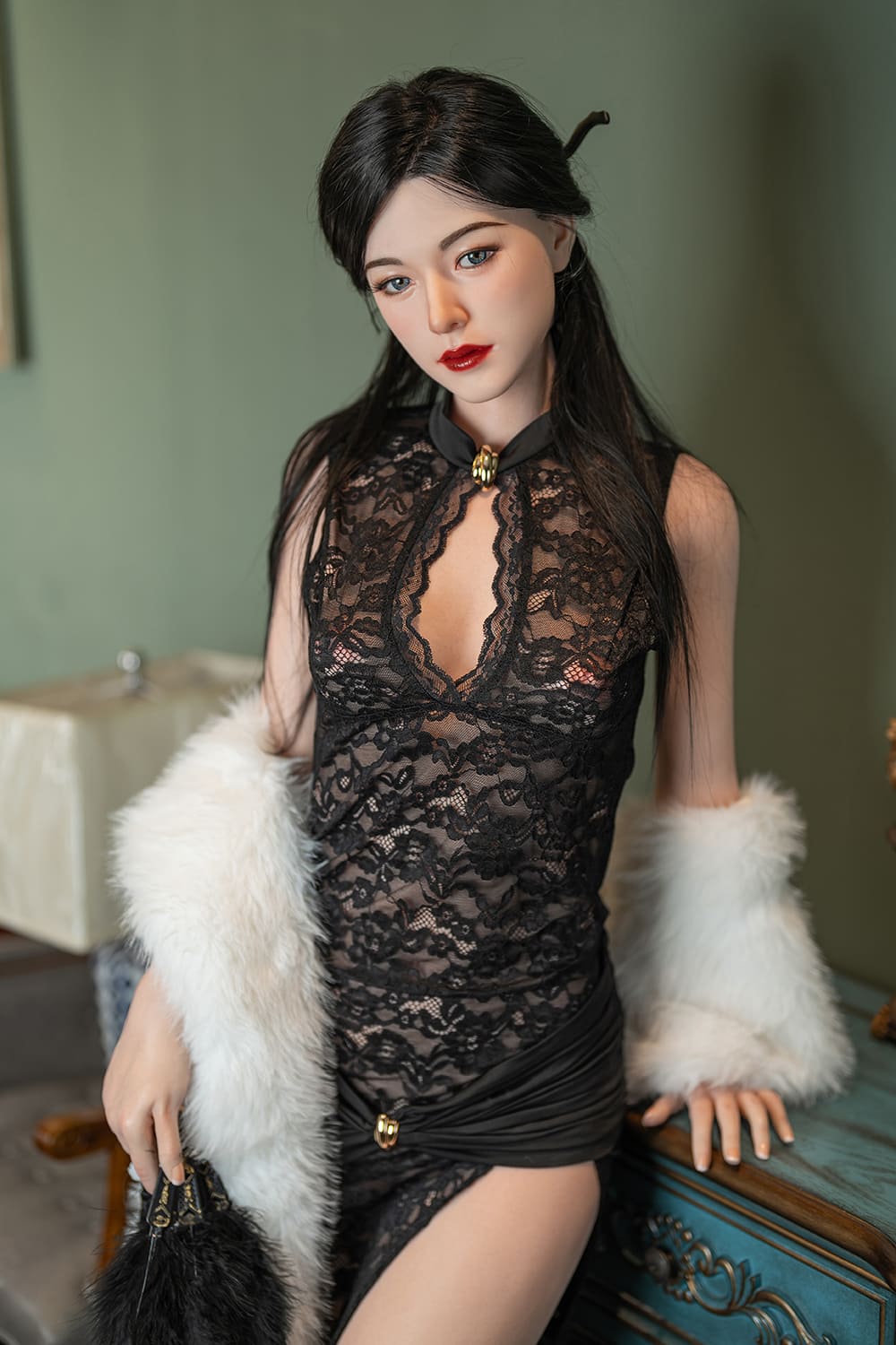 Секс-кукла Kelli фото 5 - SexDolls.com.ua Секс кукла Kelli стоит в комнате