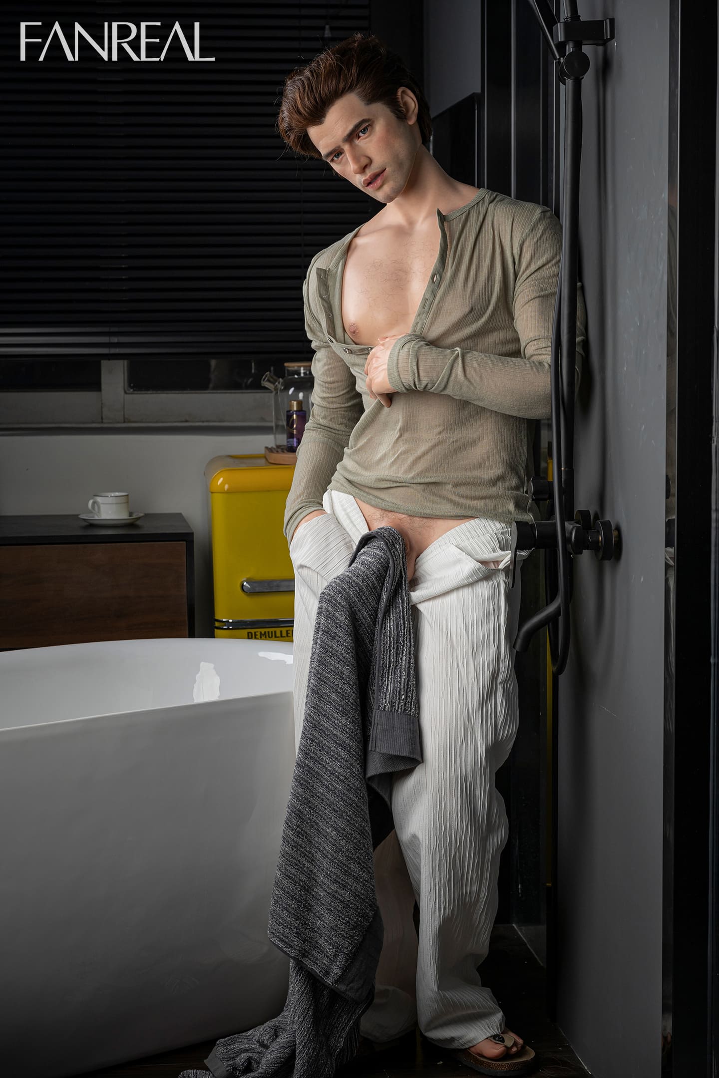 Секс-кукла Carter фото 09 - SexDolls.com.ua Секс кукла Carter с серым полотенцем на члене
