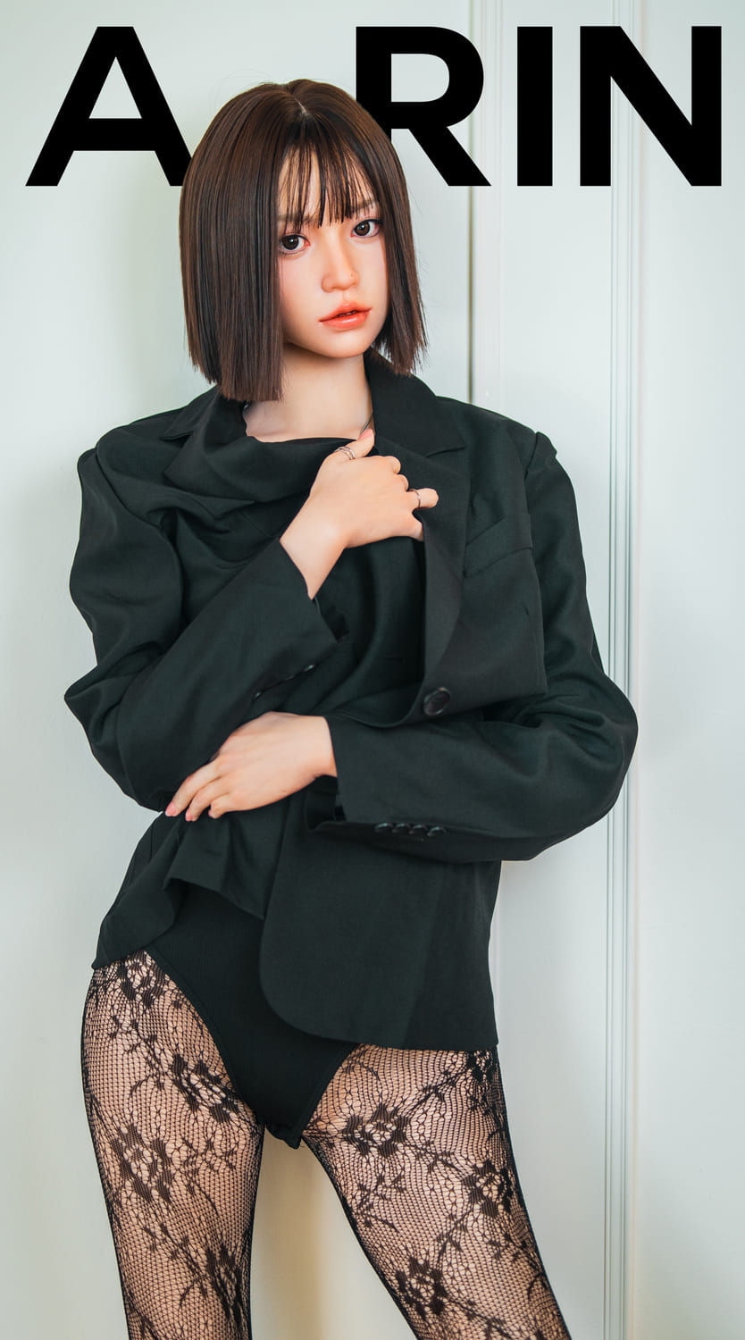 Секс-кукла Arin - фото 1 - SexDolls.com.ua Секс кукла Arin азиатка в черном пиджаке