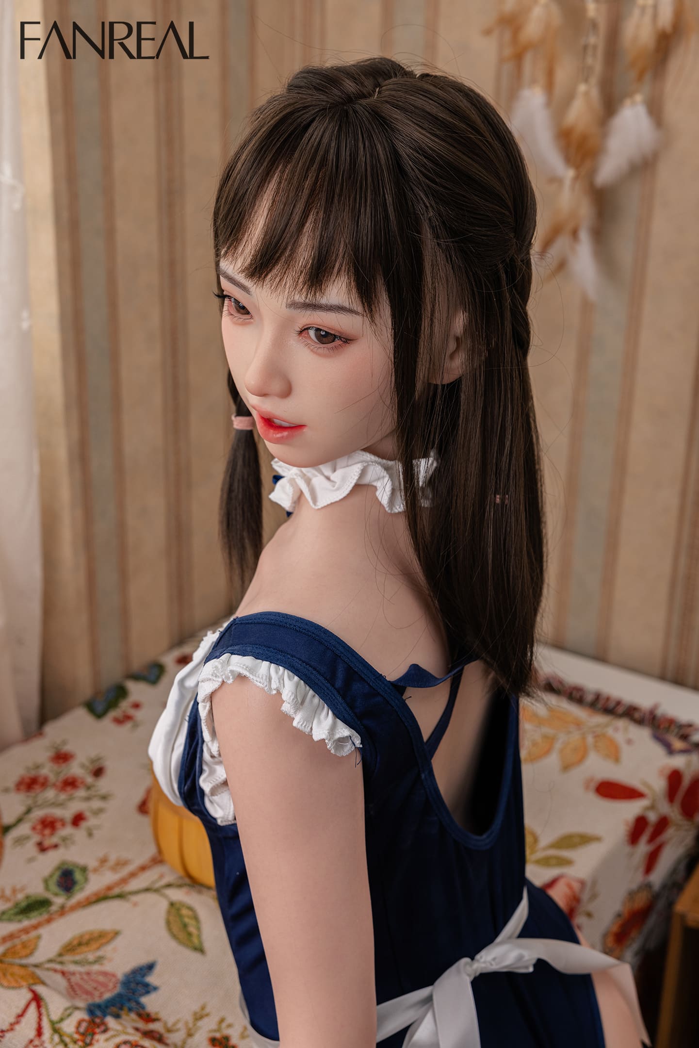 Секс-кукла Jiayi фото 06 - SexDolls.com.ua Секс кукла Jiayi стоит боком