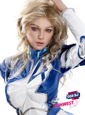 Секс-кукла Sue Storm подняла руку к голове