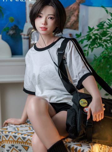 Силиконовая секс-кукла Ying в футболке