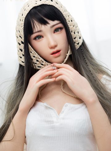 Секс-кукла Jiya в вязаной шапочке