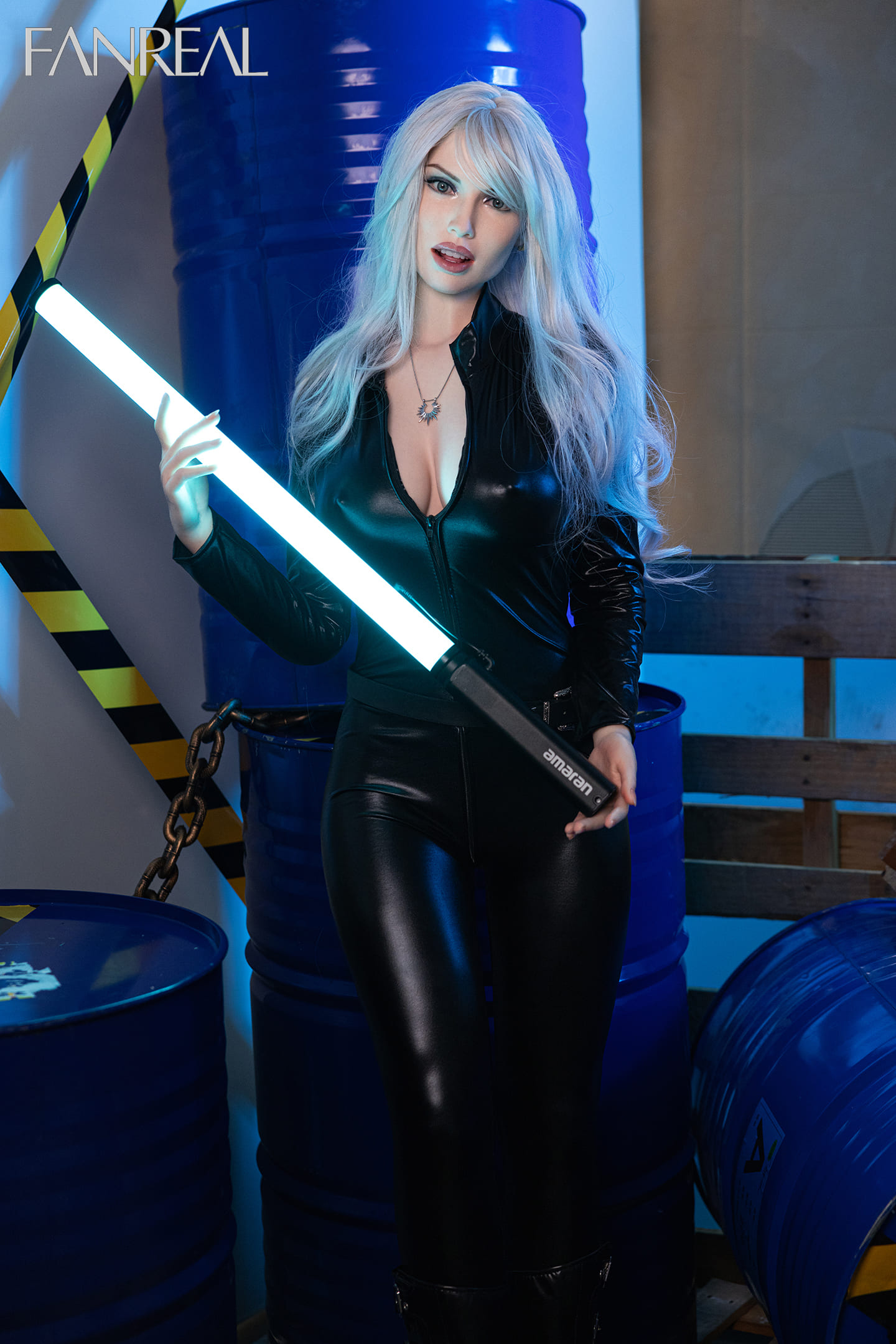 Секс-кукла Kenza фото 07 - SexDolls.com.ua Секс кукла Kenza стоит прямо
