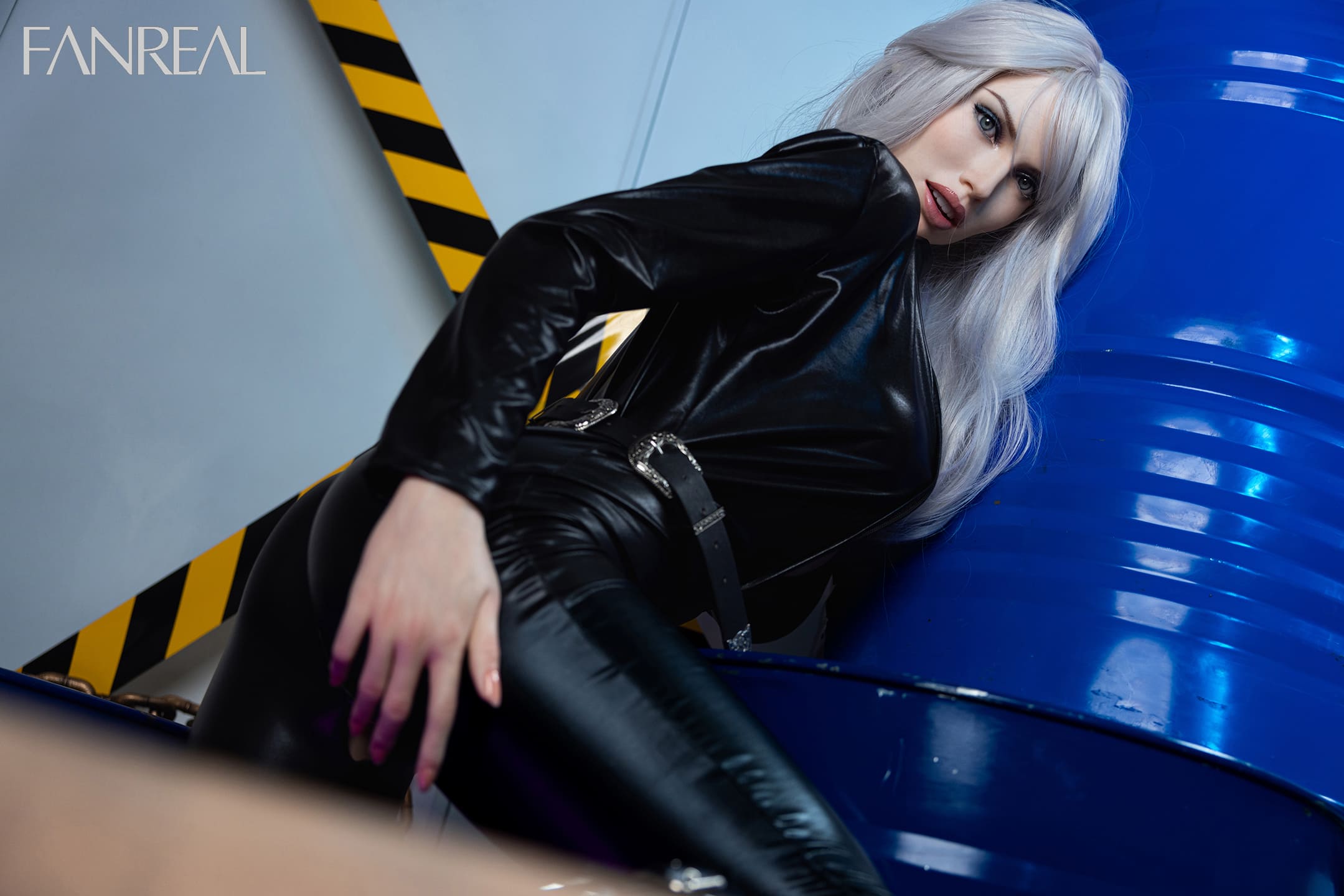 Секс-кукла Kenza фото 18 - SexDolls.com.ua Секс кукла Kenza в черной одежде