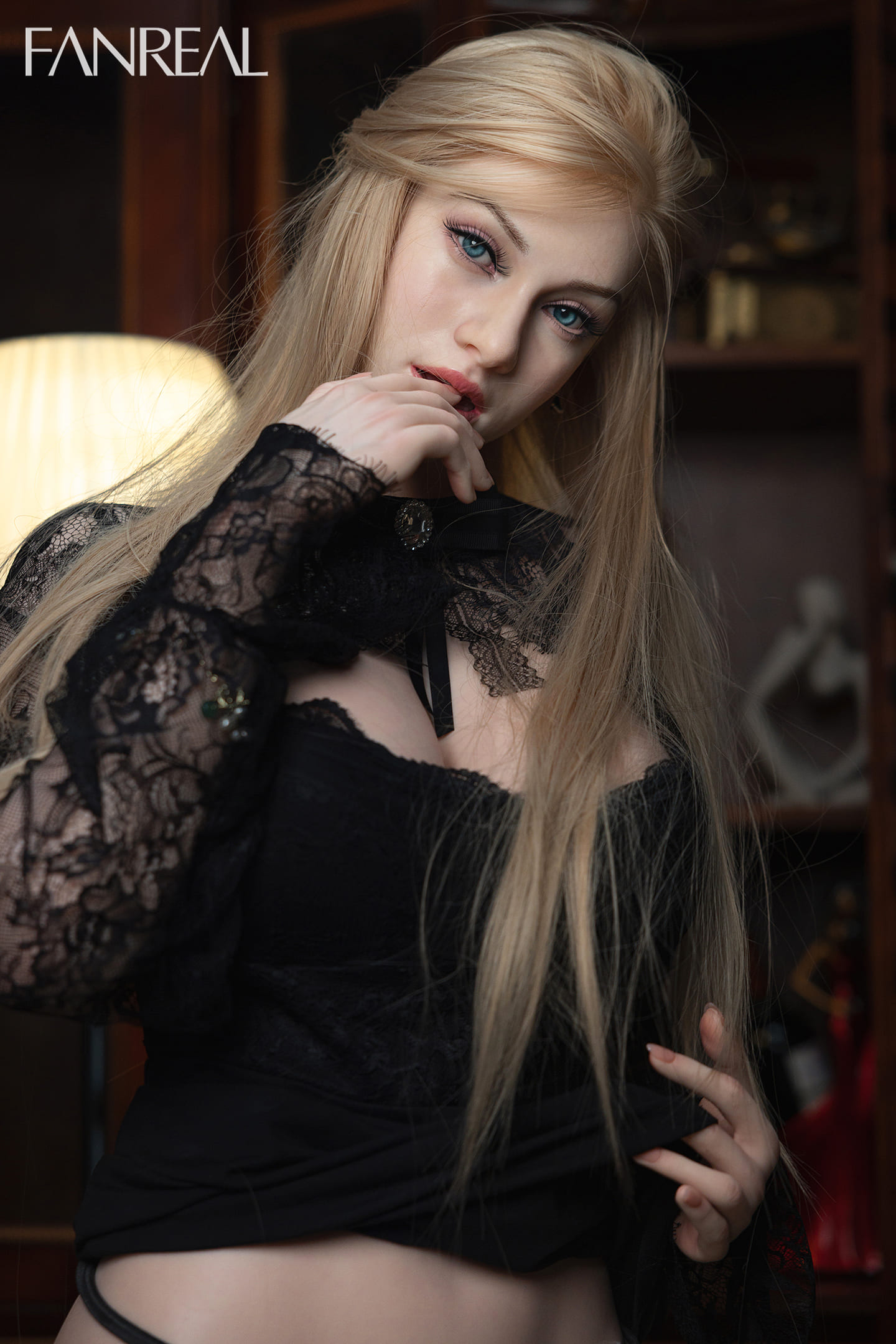 Секс-кукла Vesper фото 15 - SexDolls.com.ua Секс кукла Vesper перед камерой