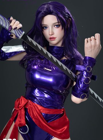 Секс-кукла Psylocke держит меч на груди