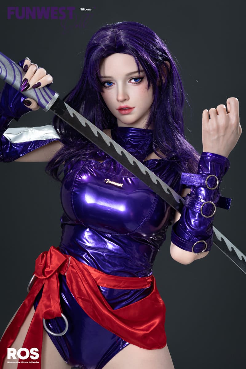Секс-кукла Psylocke - фото 11 - SexDolls.com.ua Секс кукла Psylocke держит меч на груди