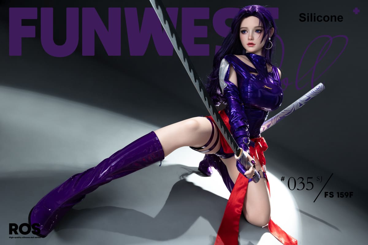 Секс-кукла Psylocke - фото 5 - SexDolls.com.ua Секс кукла Psylocke сидит с мечом в руке
