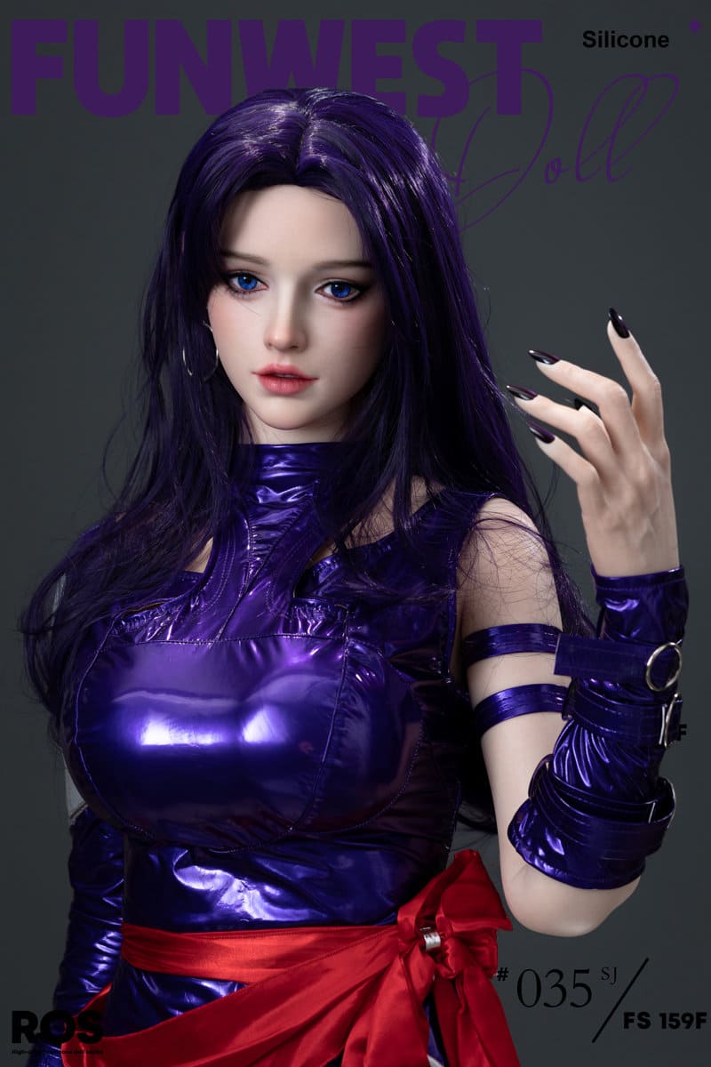 Секс-кукла Psylocke - фото 6 - SexDolls.com.ua Секс кукла Psylocke держит руку перед собой